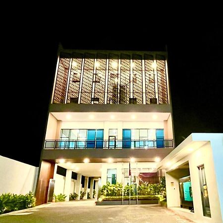 Front One Hotel Gombong Gombong  Bagian luar foto