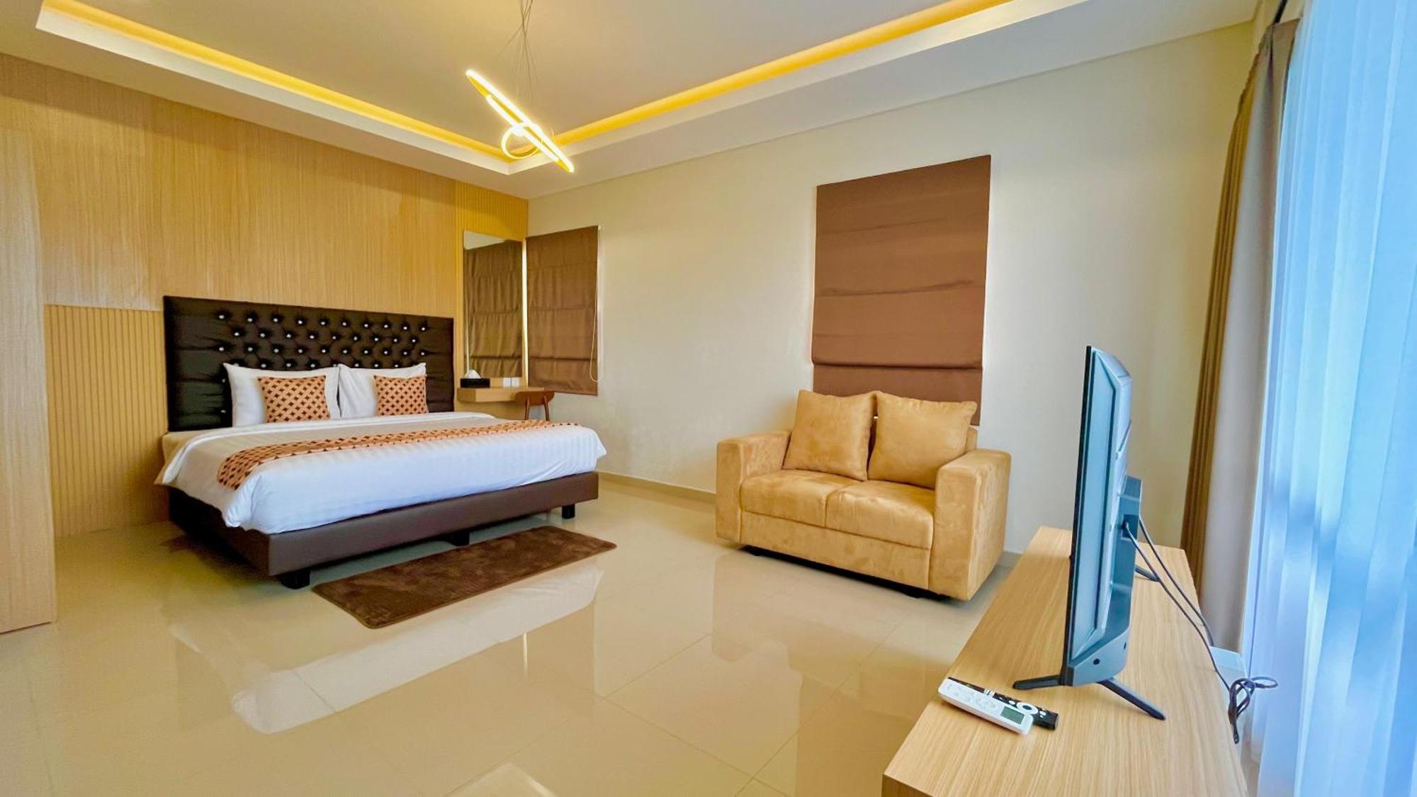 Front One Hotel Gombong Gombong  Bagian luar foto