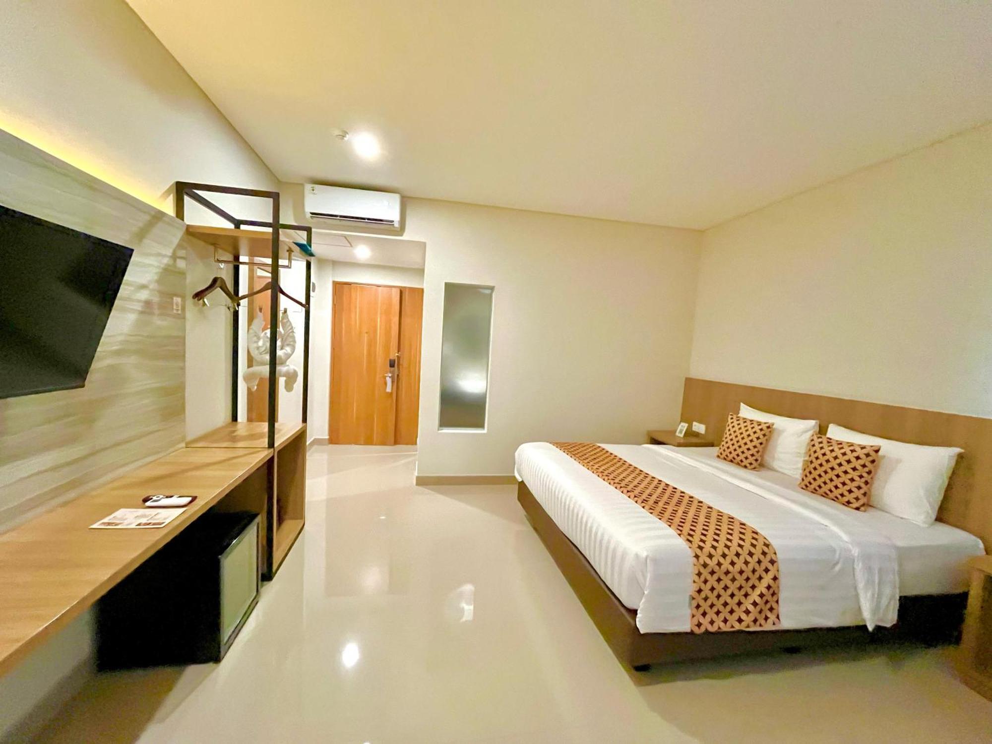 Front One Hotel Gombong Gombong  Bagian luar foto