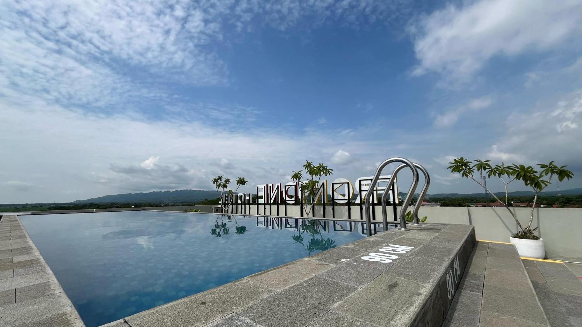 Front One Hotel Gombong Gombong  Bagian luar foto