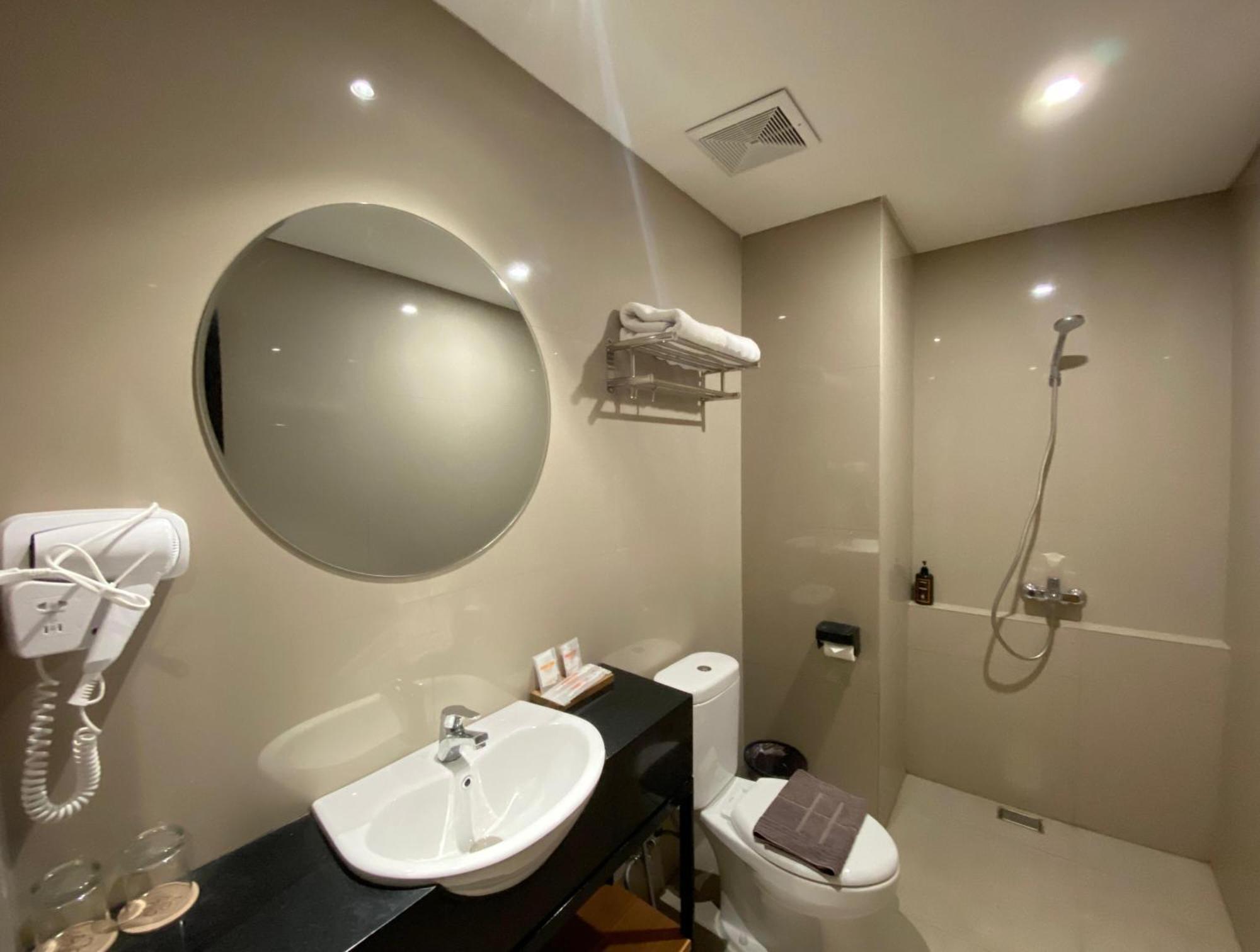 Front One Hotel Gombong Gombong  Bagian luar foto