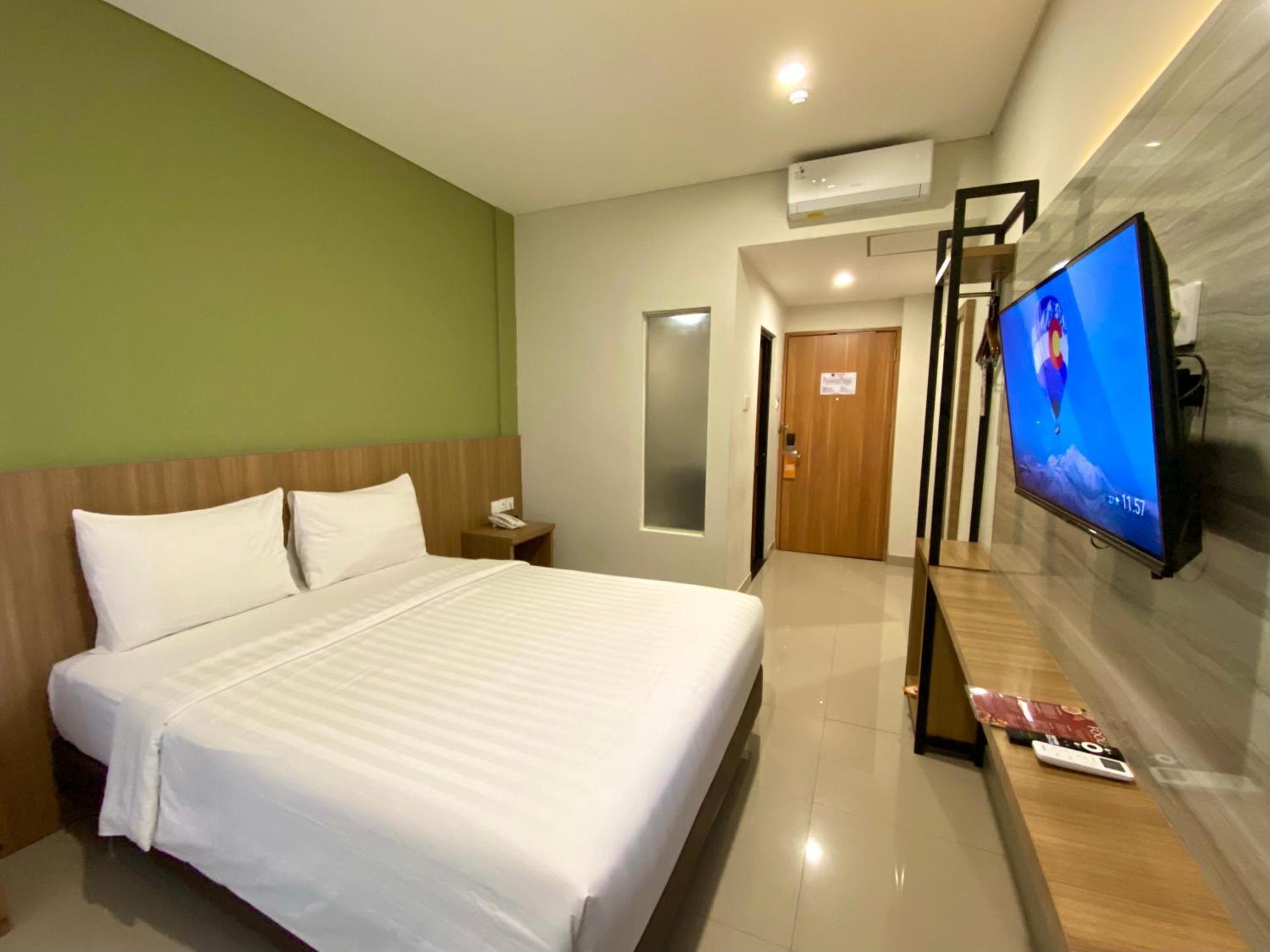 Front One Hotel Gombong Gombong  Bagian luar foto
