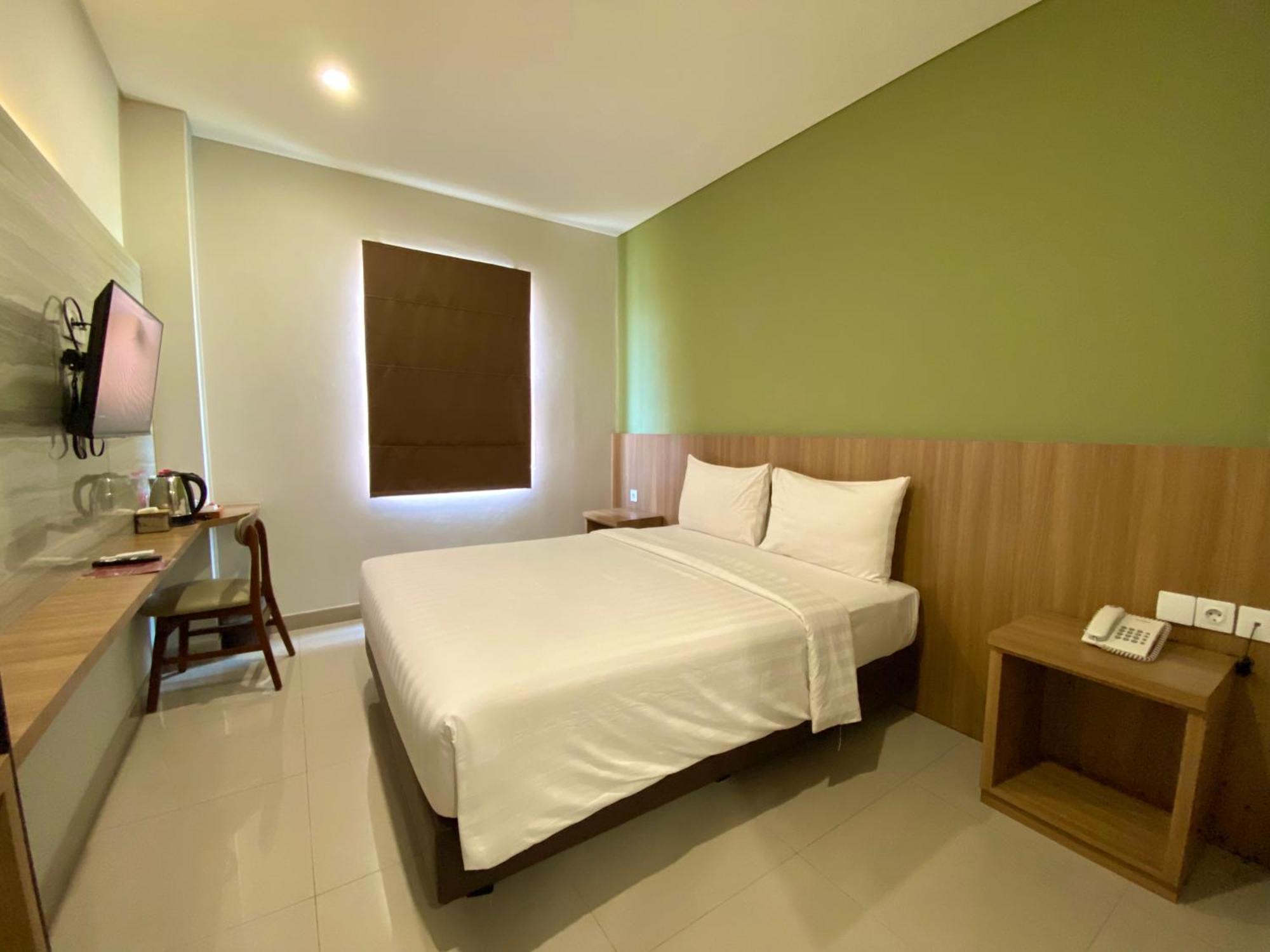 Front One Hotel Gombong Gombong  Bagian luar foto