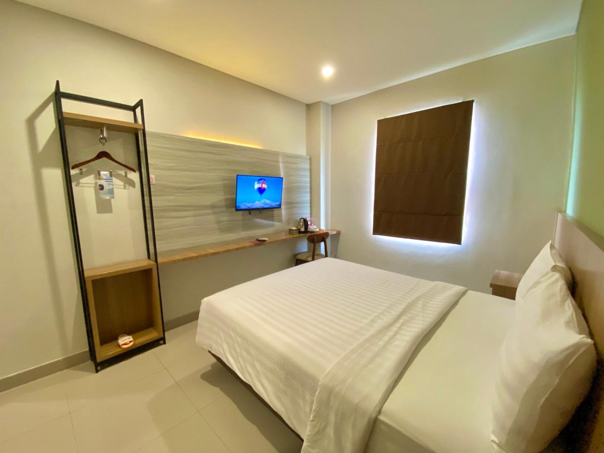Front One Hotel Gombong Gombong  Bagian luar foto