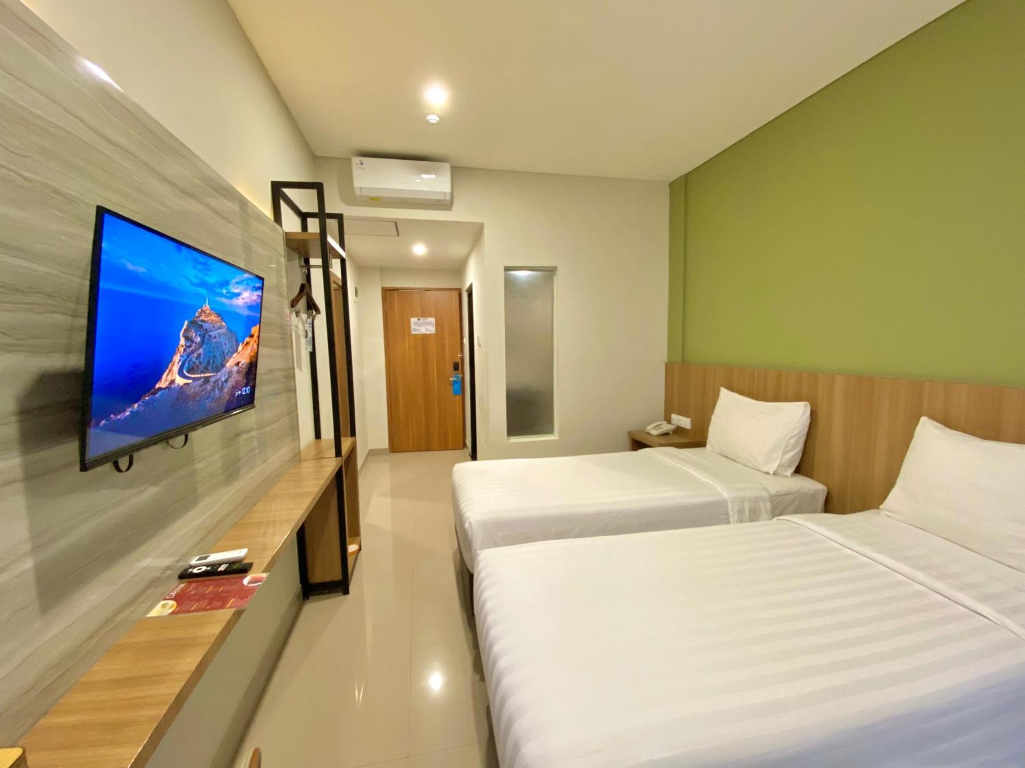 Front One Hotel Gombong Gombong  Bagian luar foto