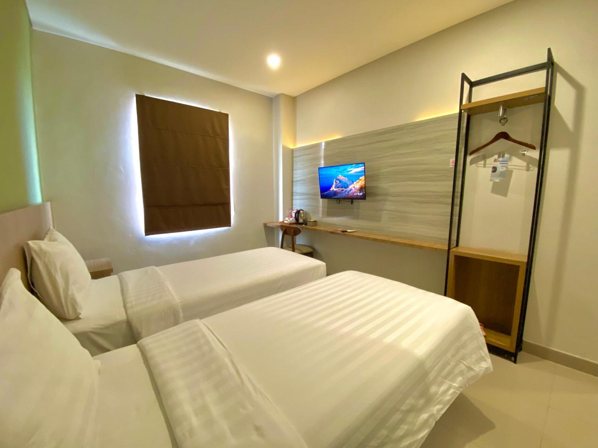 Front One Hotel Gombong Gombong  Bagian luar foto