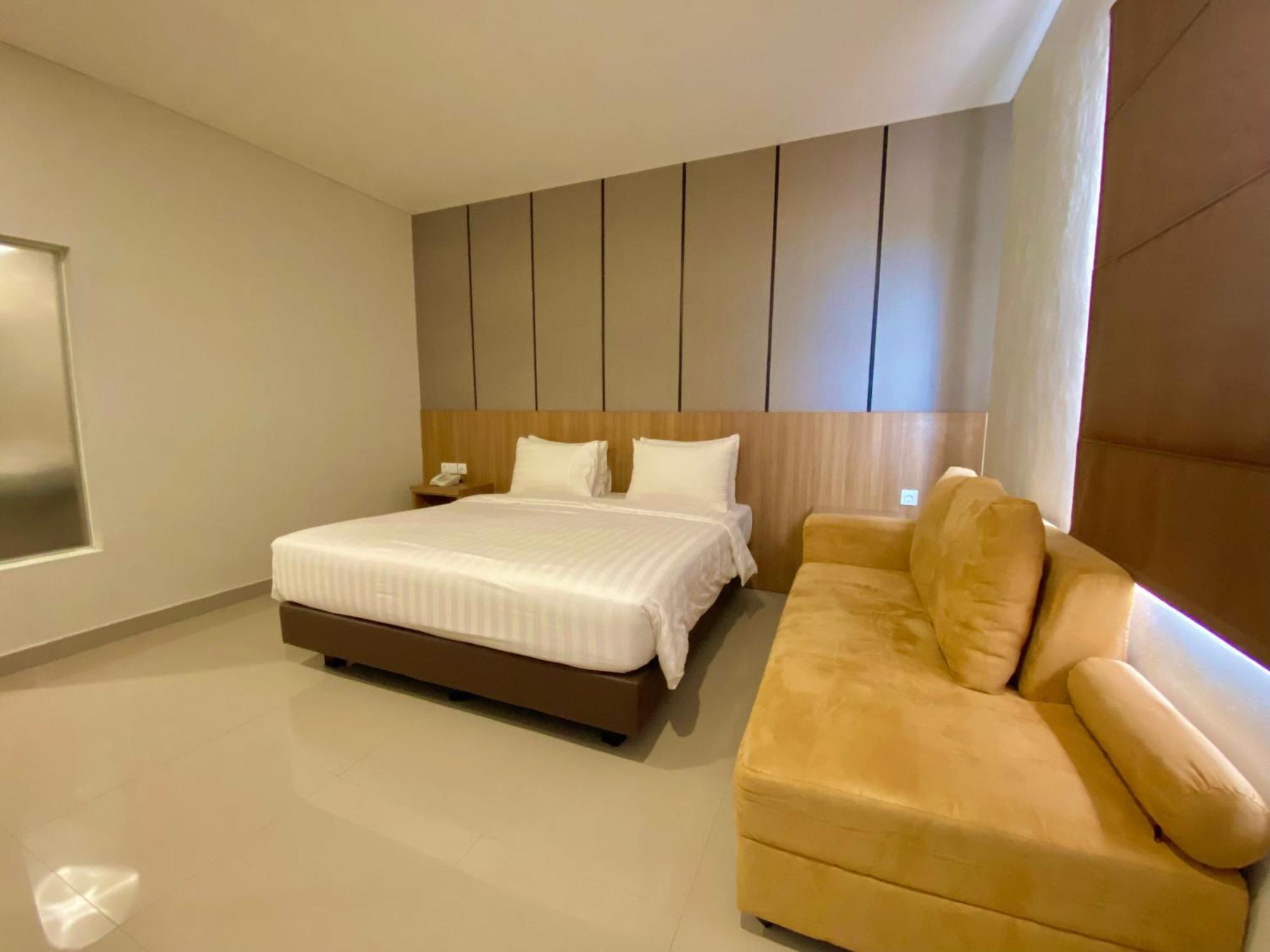 Front One Hotel Gombong Gombong  Bagian luar foto
