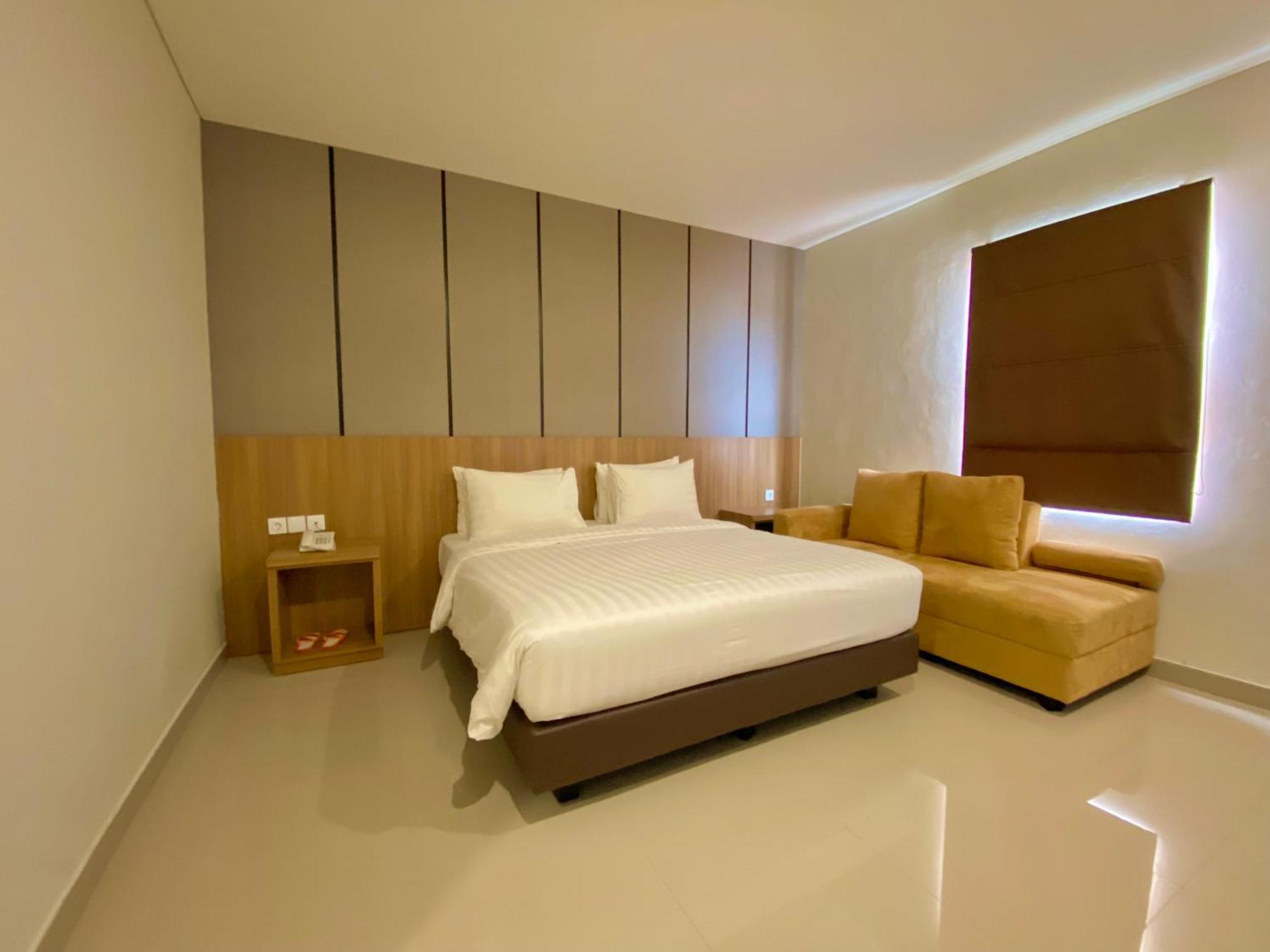 Front One Hotel Gombong Gombong  Bagian luar foto