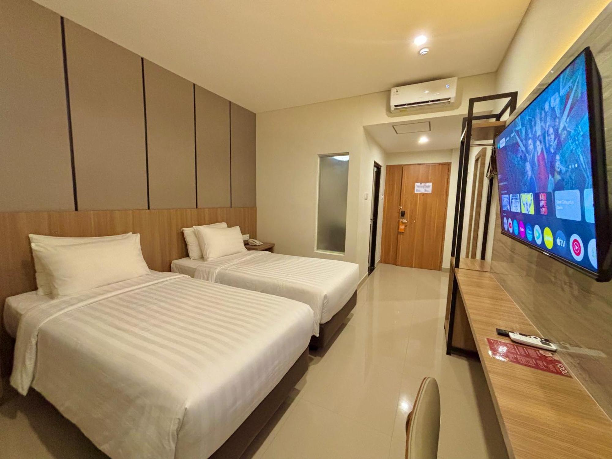 Front One Hotel Gombong Gombong  Bagian luar foto