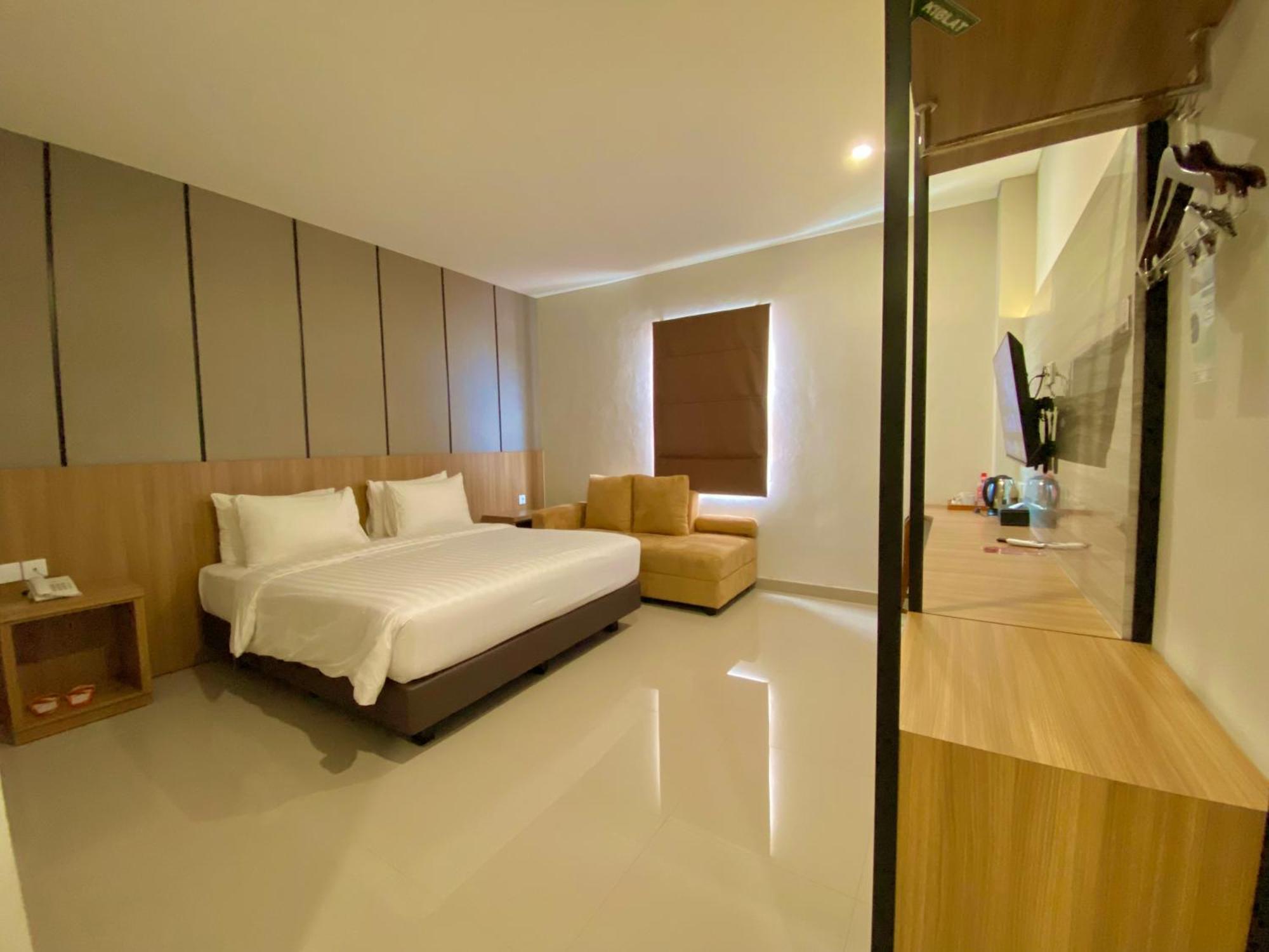 Front One Hotel Gombong Gombong  Bagian luar foto