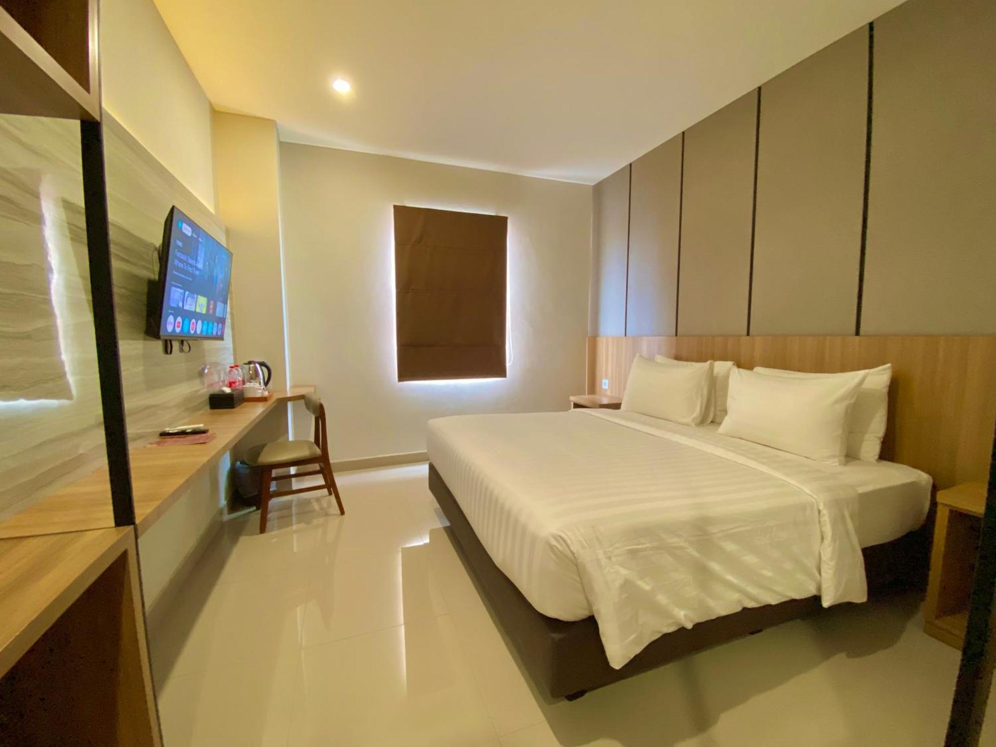 Front One Hotel Gombong Gombong  Bagian luar foto