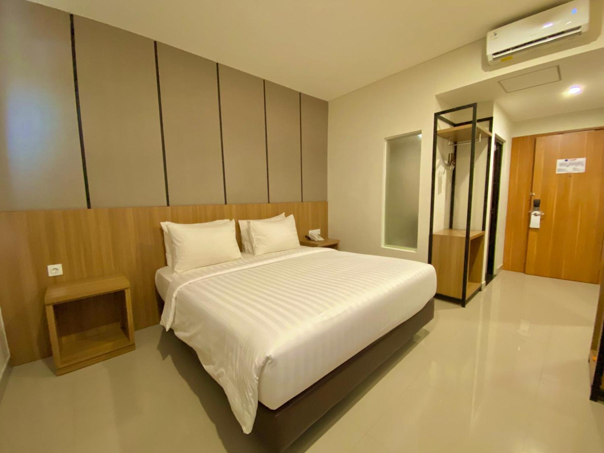 Front One Hotel Gombong Gombong  Bagian luar foto