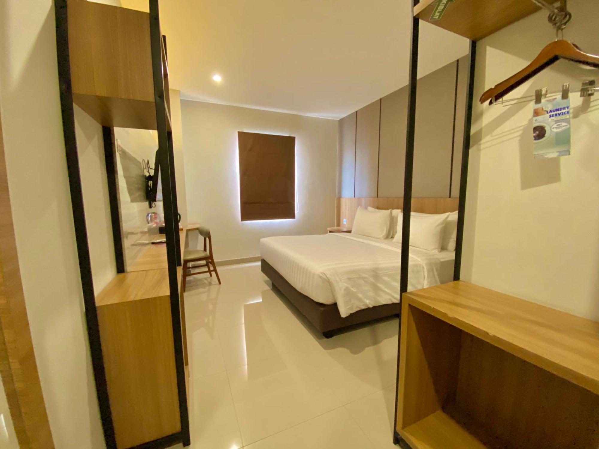 Front One Hotel Gombong Gombong  Bagian luar foto