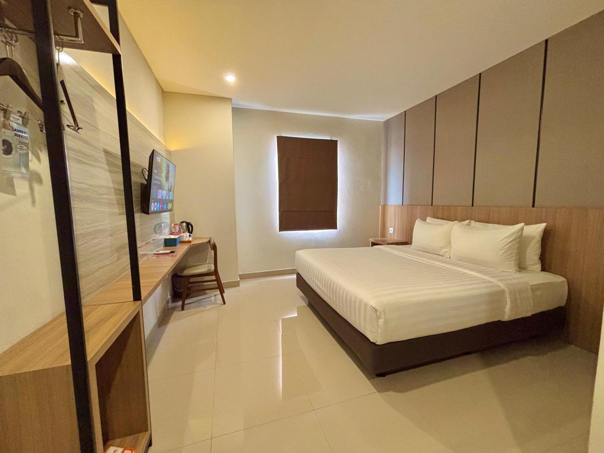 Front One Hotel Gombong Gombong  Bagian luar foto