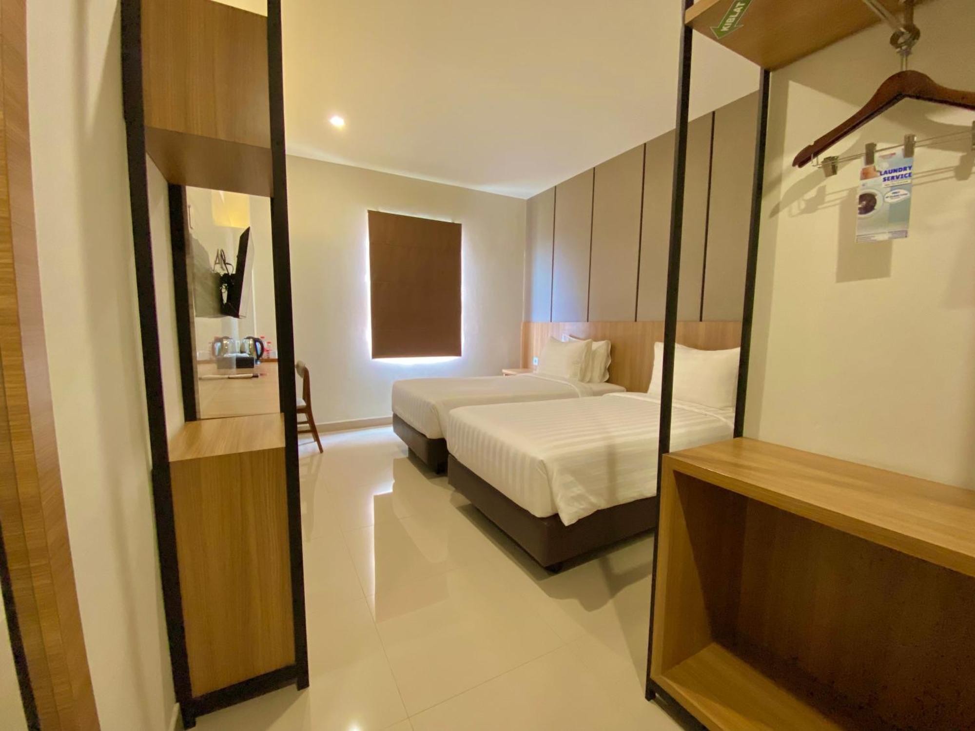 Front One Hotel Gombong Gombong  Bagian luar foto