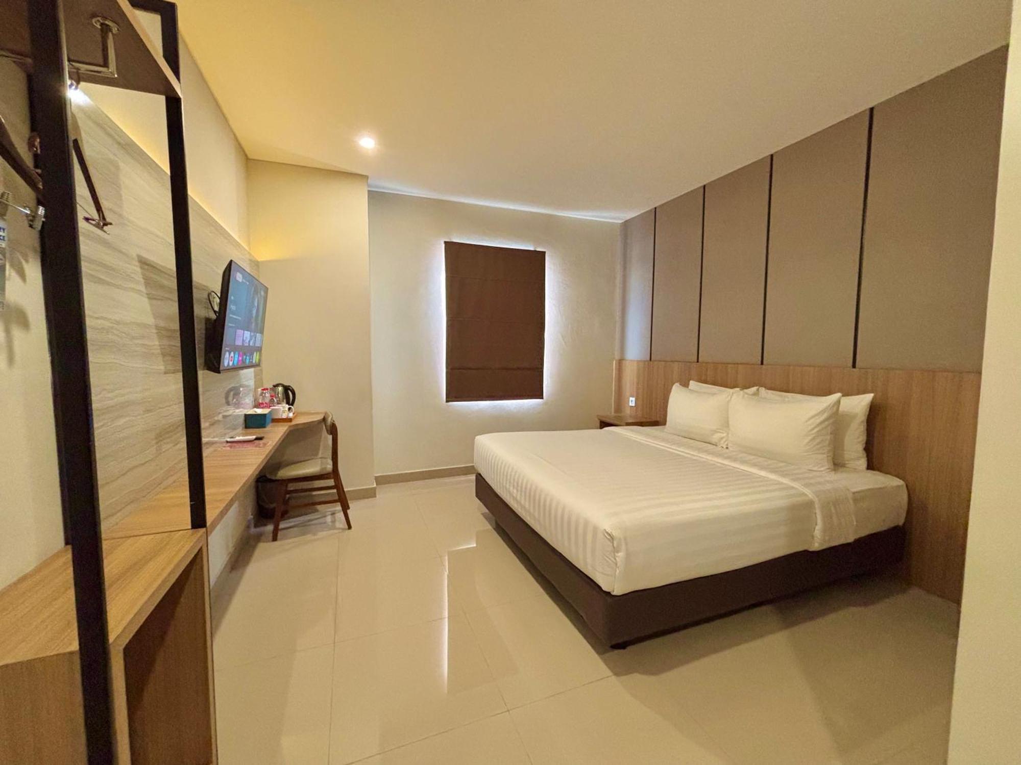 Front One Hotel Gombong Gombong  Bagian luar foto