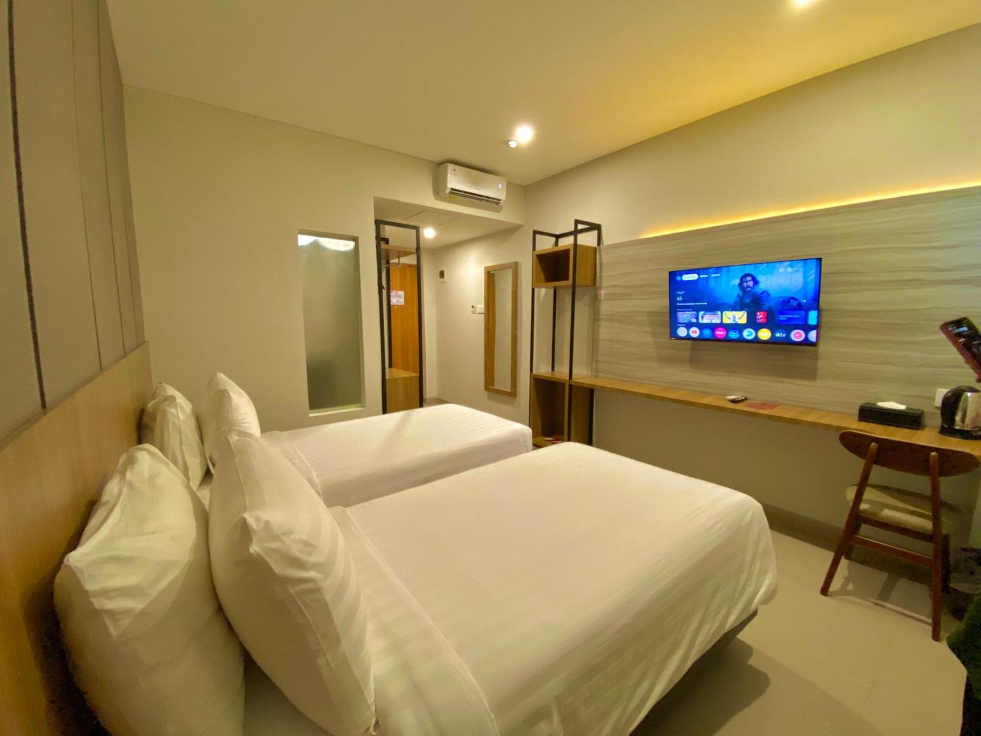 Front One Hotel Gombong Gombong  Bagian luar foto