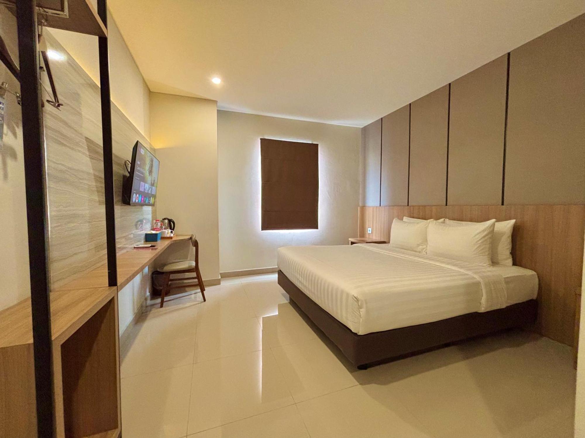 Front One Hotel Gombong Gombong  Bagian luar foto